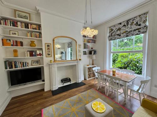 Exceptionally Large Newly-Refurbished 1-Bed Flat in Hither Green, London