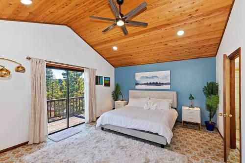 North Shore Chalet Lake View, Spa and Game Rooms in Fawnskin, USA