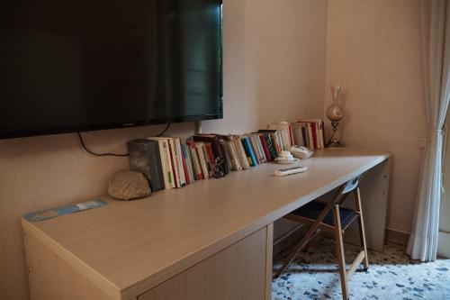 Standard Double Room with Shared Bathroom image 10
