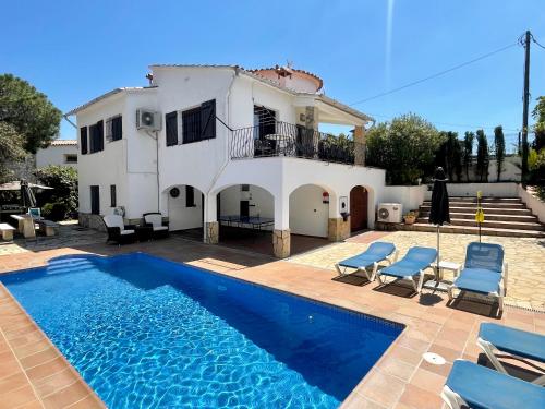 Villa Tramuntana by Costabravaway