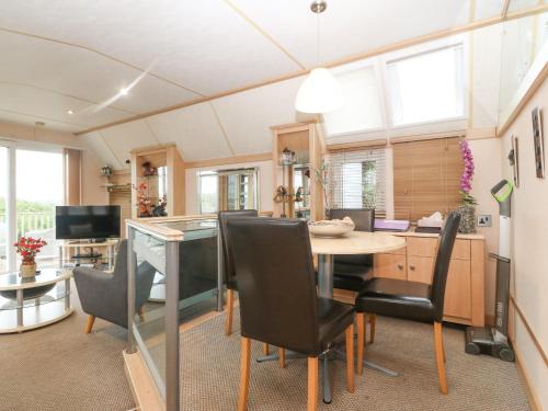 Coed Llai Lodge - image 13