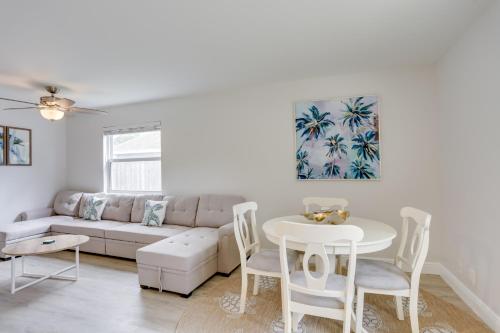 Light and Airy Jupiter Townhome Near Beaches!