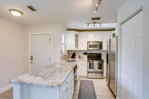 Light and Airy Jupiter Townhome Near Beaches!