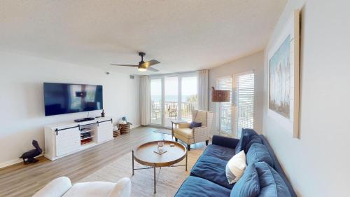 Oceanview Bliss 3BR with Pools and Beach Access