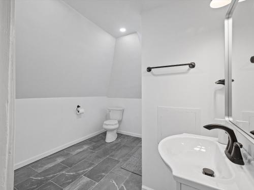 Shadyside, Central 3B Modern and Stylish Private Bedroom With Shared Bathroom and Free Parking in Pittsburgh, USA
