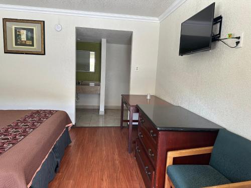 Regency Inn Fresno – Fresno, CA