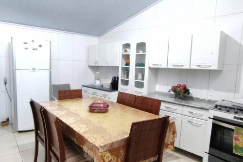 kuhinja, Casa da vovó, 3 quartos, jardim e 2 vagas de garagem (Casa da vovo, 3 quartos, jardim e 2 vagas de garagem) in Coimbra