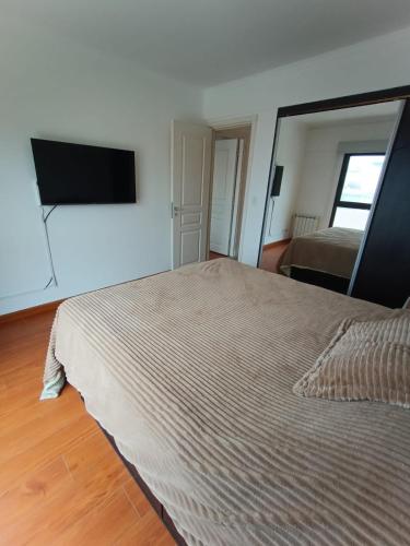 Two-Bedroom Deluxe Apartment image 10