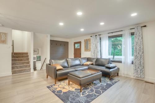 Spacious Riverfront Delaware Home with Views in Delaware, USA