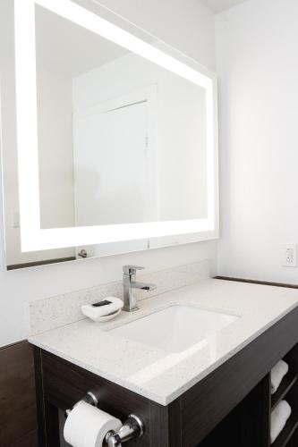 Americas Best Value Inn Harlingen - image 5