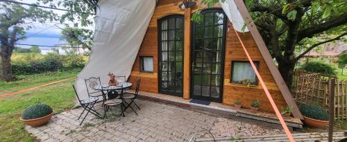 2 bedrooms, 4 beds