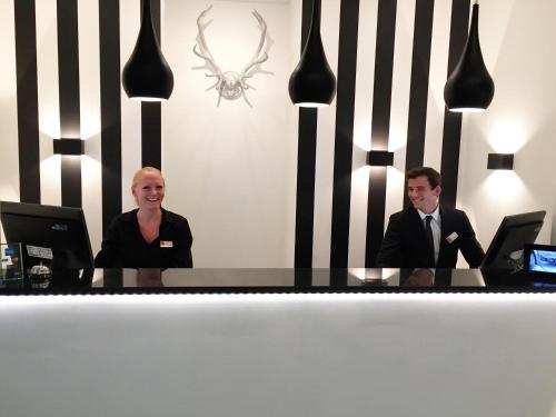 Hotel Alt Deutz City-Messe-Arena KONTAKTLOSER SELF CHECK-IN, Colonia