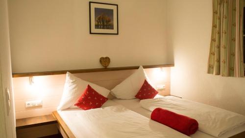 Dorfchalets & Apartments - in Kaprun centre including FREE entry Tauern Spa and Summer Card, Kaprun (foto 2)