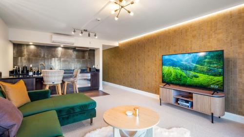 The Nugget-Free Parking-Lake Views-Family Friendly - image 13
