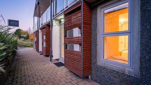 The Nugget-Free Parking-Lake Views-Family Friendly - image 2