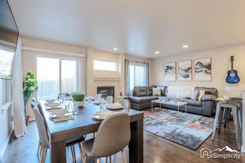 3-floors Of Modern Living Near Regis & Tennyson in Denver, USA
