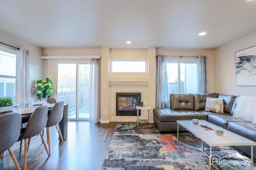 3-floors Of Modern Living Near Regis & Tennyson in Denver, USA
