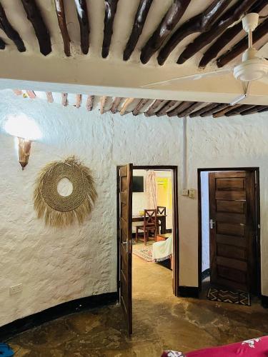 เทรดวินด์ ลอดจ์ (Tradewinds Lodge) in มอมบาซา