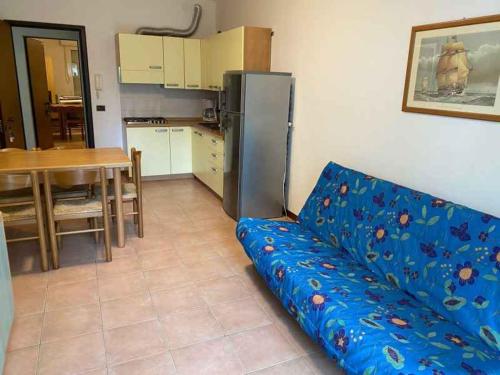 1 double bed, 1 twin bed, 2 sofa beds