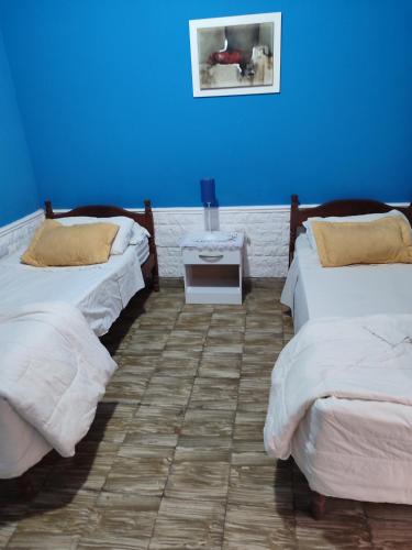 2 twin beds