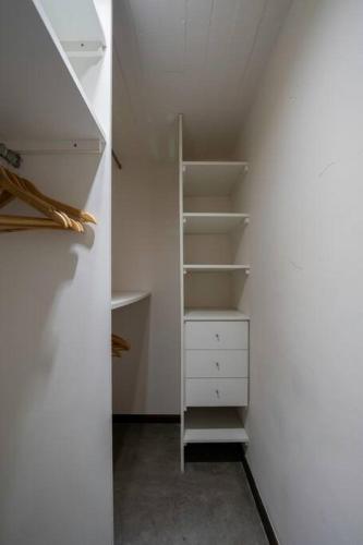 One-Bedroom Apartment image 10
