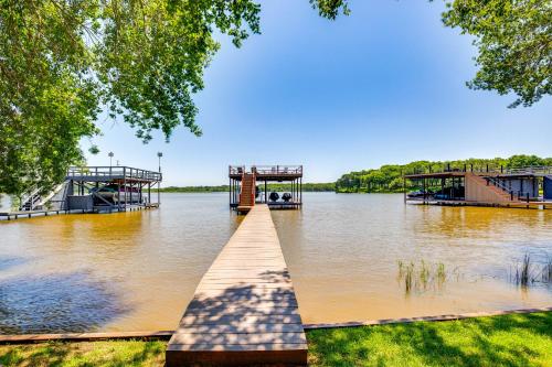 Eustace Lakefront House with Private Dock and Views! in Eustace, USA