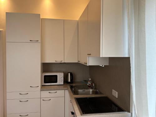 Book-A-Room City Apartment - image 2