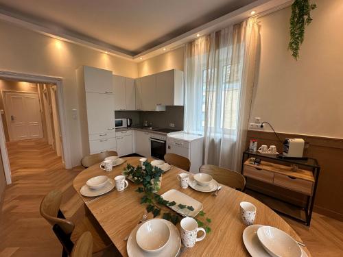 Book-A-Room City Apartment - image 3