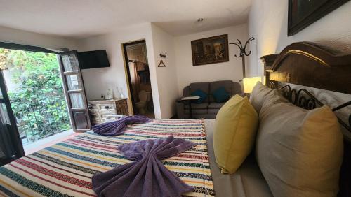 Queen Room with Balcony image 9
