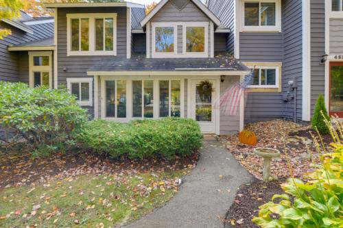 Charming Hidden Valley Resort Home Walk to Slopes in Champion, USA