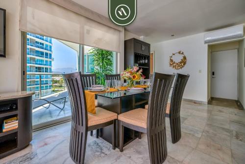 Oceanfront 2BR Condo - Beach - King Bed in Bucerías, Mexico