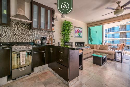 Oceanfront 2BR Condo - Beach - King Bed in Bucerías, Mexico