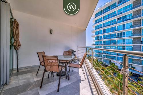 Oceanfront 2BR Condo - Beach - King Bed in Bucerías, Mexico