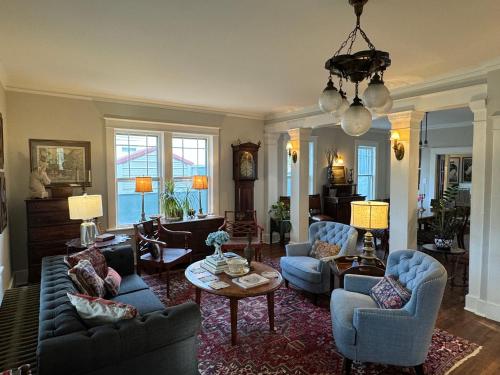 Spacious Central Gardens Home in Memphis, USA