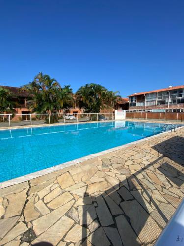 Apartamento a 250 metros da Praia do Sapê e Maranduba - Piscina e Ar condicionado