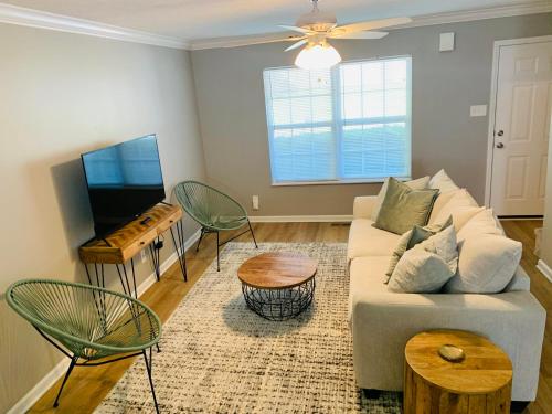 Sleek Retreat, Knoxville