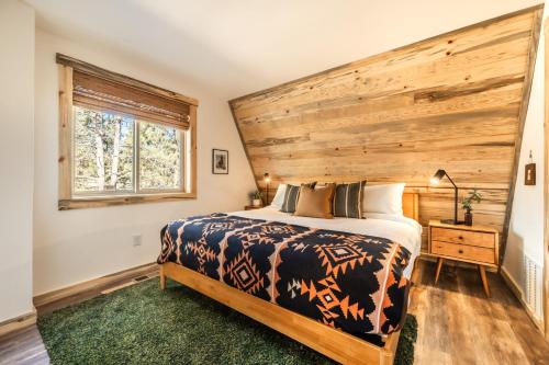 Acute Cabin Nature History Dog-Friendly Sauna in Midland, USA