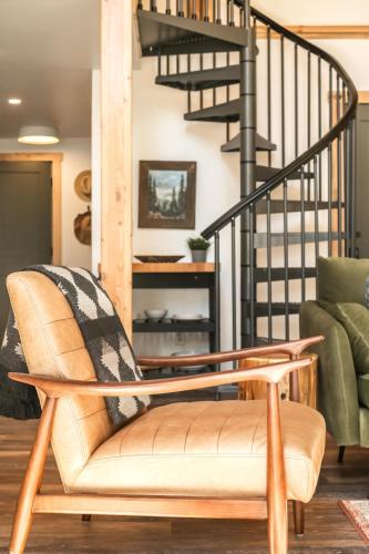 Acute Cabin Nature History Dog-Friendly Sauna in Midland, USA