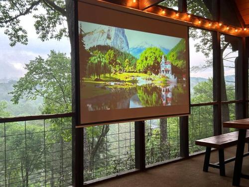 Treehouse Cabin with Mountain, River Views and Arcades