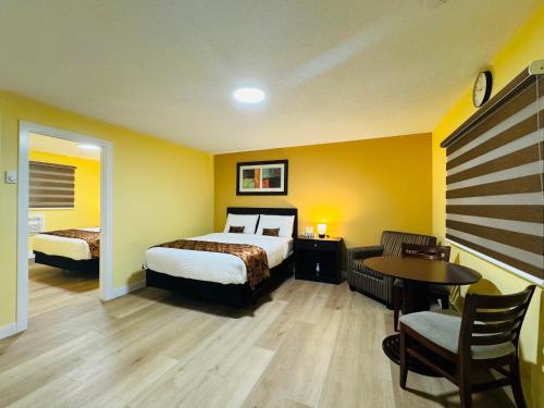 2 queen beds
