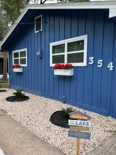 Lakefront cozy cabin&jetski. in Onalaska, USA