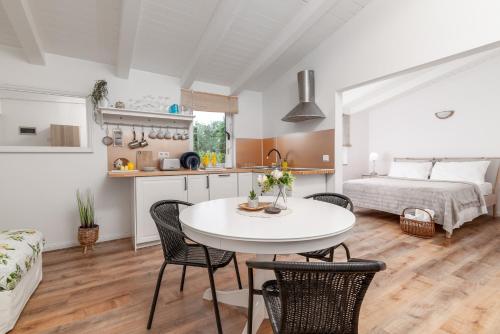 Apartments with parking space Rovinj - 22740 - image 4