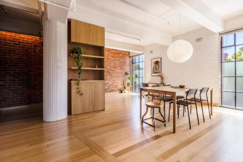 VAQUAY Charlies Chocolate Factory in Fitzroy