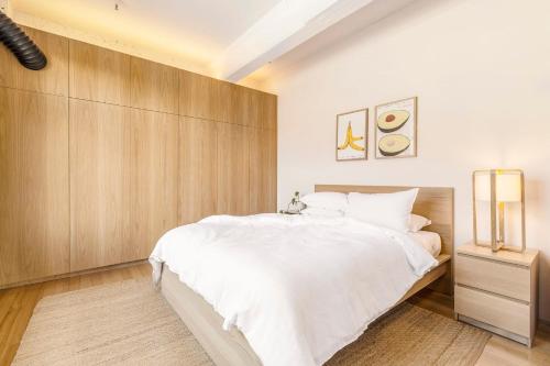 VAQUAY Charlies Chocolate Factory in Fitzroy