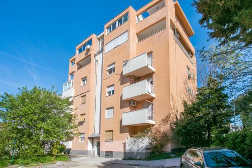 Apartments with parking space Split - 22909, Split
