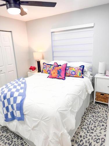 SH West Palm Beach 3 Bedroom PBI Airport Tropical Chic in West Palm Beach, USA