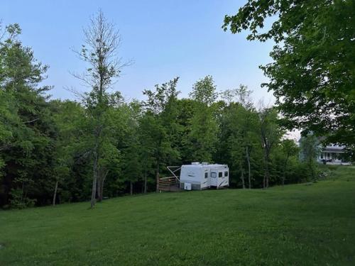 Salmon River RV camping in Cloyne (ON)