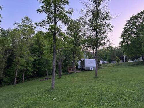 Salmon River RV camping in Cloyne (ON)