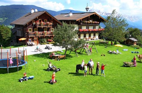 Kinder-Bauernhof Ederbauer - Hotel - Flachau