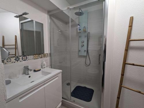 Studio cabine rénové avec piscine, climatisation - La Grande-Motte - FR-1-250-271 Studio cabine rénové avec piscine, climatisation - La Grande-Motte - FR-1-250-271